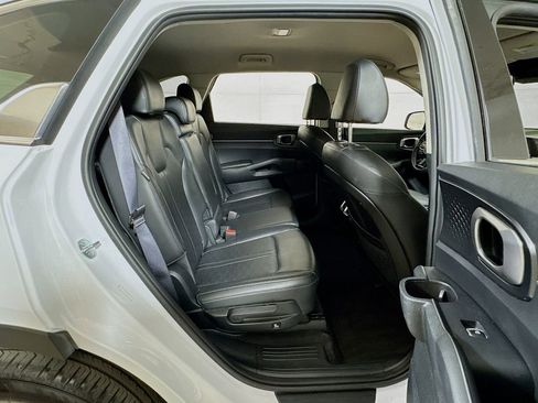 Used 2024 Kia Sorento S image 25