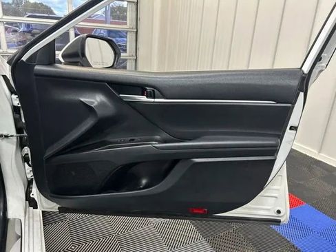 Used 2024 Toyota Camry SE FWD image 14