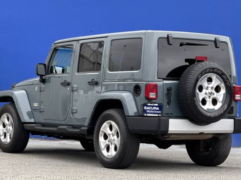 Used 2014 Jeep Wrangler Unlimited Sahara w/ Connectivity Group AWD/4WD image 5