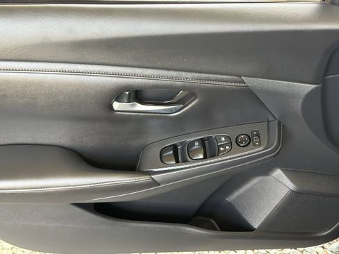 Used 2021 Nissan Sentra SV FWD image 3
