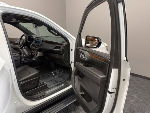 Used 2023 Chevrolet Tahoe Premier AWD/4WD image 23