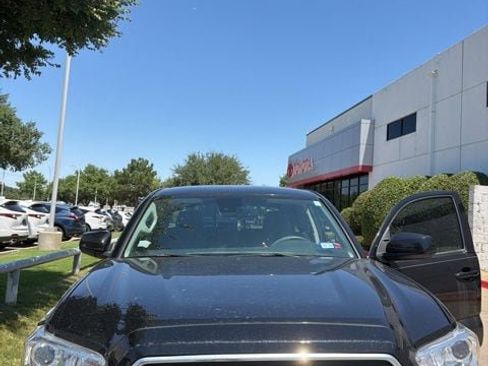 Used 2023 Toyota Tacoma SR5 RWD image 2