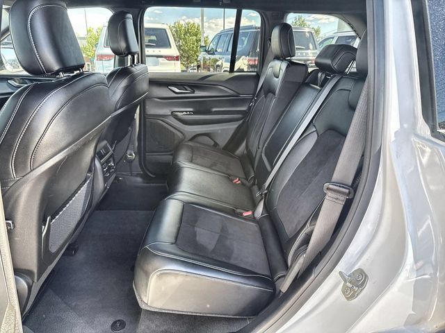 Used 2024 Jeep Grand Cherokee Altitude AWD/4WD image 21