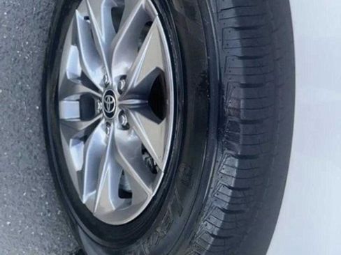 Used 2023 Toyota Sienna XLE image 20