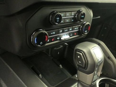 New 2026 Ford Bronco Outer Banks w/ Sasquatch Package AWD/4WD image 16