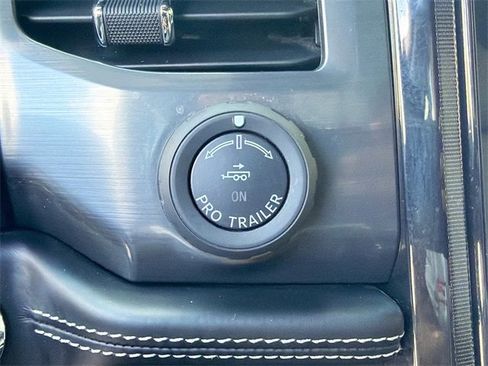 Used 2022 Ford F150 Lightning Platinum image 29