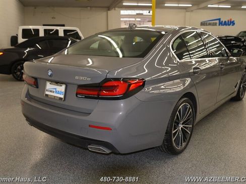 Used 2022 BMW 530e w/ Premium Package image 10