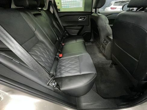 Used 2025 Nissan Rogue Platinum w/ Platinum Premium Package image 18