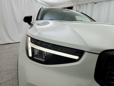 Certified 2024 Volvo XC40 B5 Plus w/ Protection Package Premier image 28