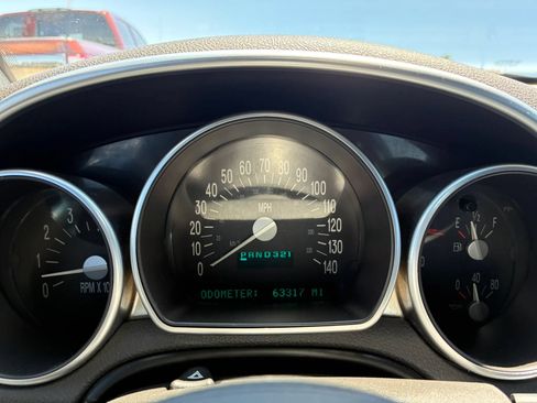 Used 2005 Chevrolet SSR w/ Preferred Equipment Group RWD image 22