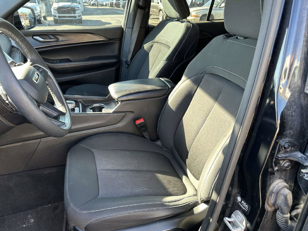 Used 2025 Jeep Grand Cherokee Laredo w/ Luxury Tech Group I AWD/4WD image 18