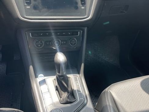 Used 2019 Volkswagen Tiguan SE w/ Panoramic Sunroof Package image 6