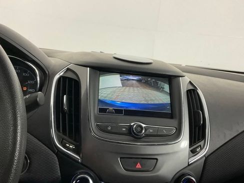 Used 2019 Chevrolet Cruze LT w/ Convenience Package FWD image 21