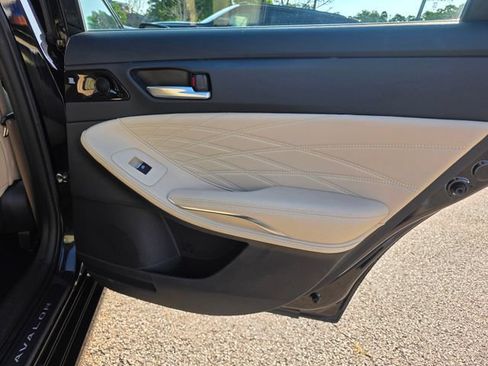 Used 2019 Toyota Avalon Limited w/ All Weather Liner Package FWD image 12