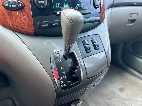 Used 2008 Toyota Sienna XLE FWD image 25
