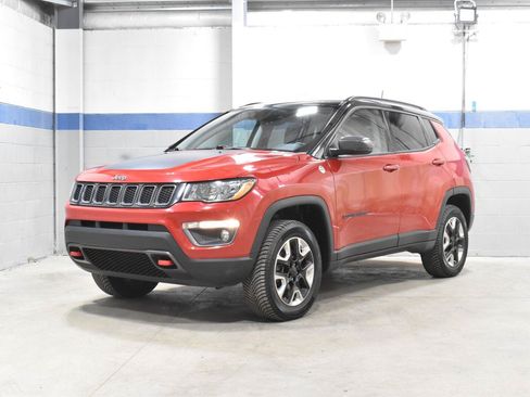 Used 2017 Jeep Compass Trailhawk w/ Leather Interior Group AWD/4WD image 2