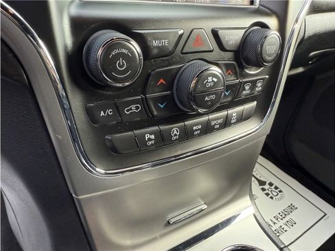 Used 2018 Jeep Grand Cherokee Altitude image 42