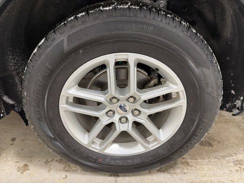 Used 2025 Ford Explorer Active image 8