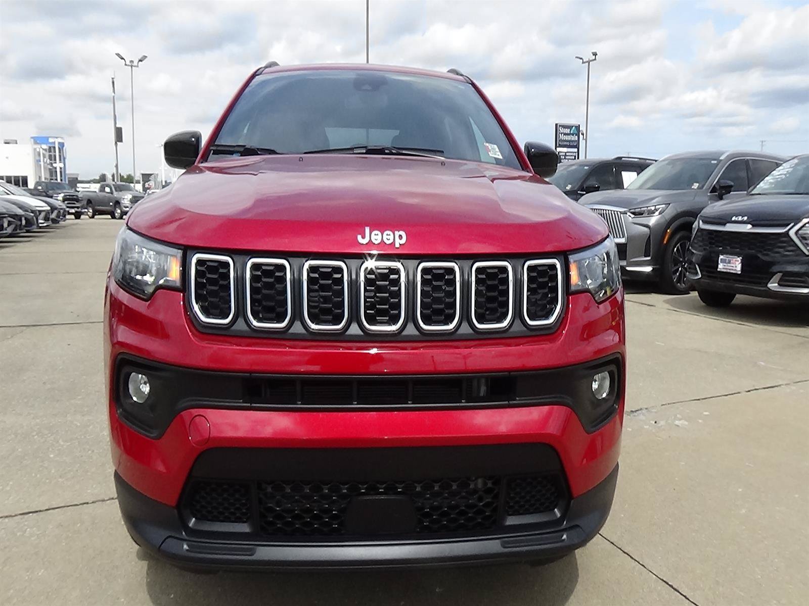 Certified 2025 Jeep Compass Latitude AWD/4WD image 3
