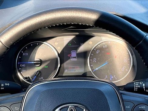 Used 2021 Toyota RAV4 XLE Premium image 13