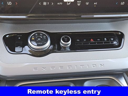 New 2025 Ford Expedition Active image 15