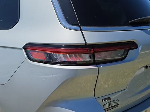 Certified 2022 Jeep Grand Cherokee L Laredo w/ Luxury Tech Group I RWD image 10