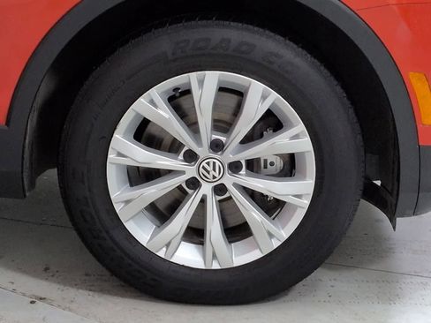 Used 2018 Volkswagen Tiguan S image 12