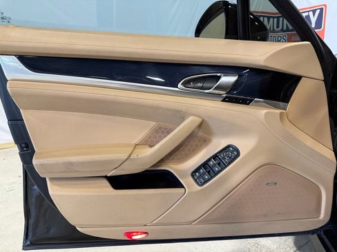 Used 2014 Porsche Panamera image 16