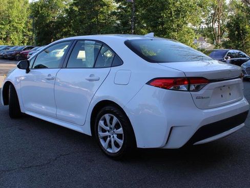 Used 2021 Toyota Corolla LE FWD image 3