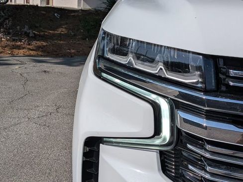 Used 2023 Chevrolet Suburban Premier image 13