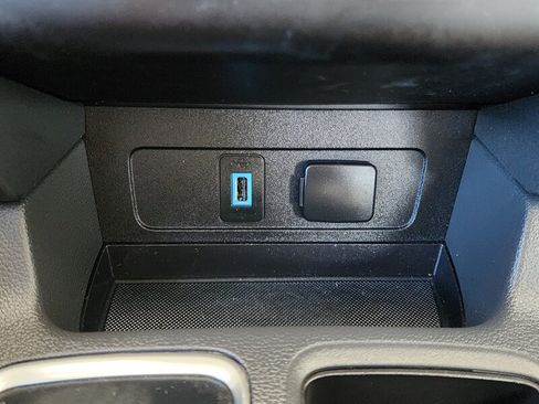 Used 2017 Ford Escape SE w/ Equipment Group 201A AWD/4WD image 46
