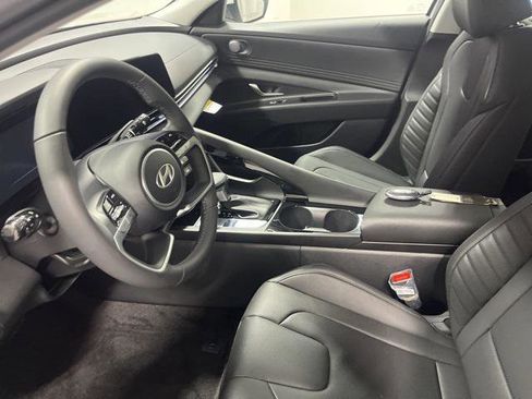 New 2025 Hyundai Elantra Limited image 10