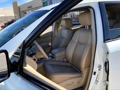 Used 2015 Nissan Pathfinder Platinum w/ Family Entertainment Package image 6