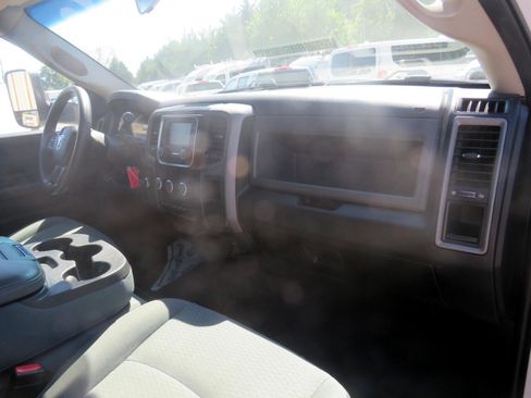 Used 2018 RAM 3500 Tradesman w/ Chrome Appearance Group image 28