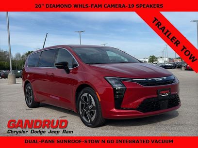New 2027 Chrysler Pacifica Limited w/ Trailer Tow Group