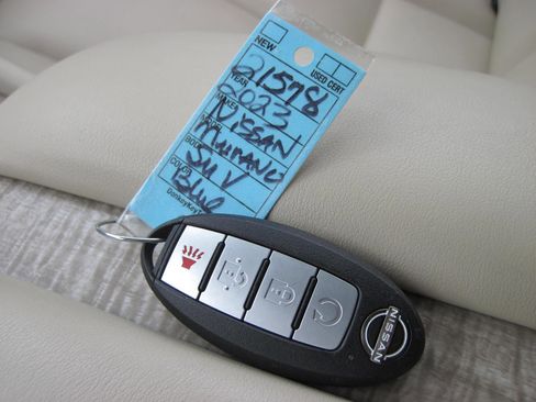 Used 2023 Nissan Murano SV image 19