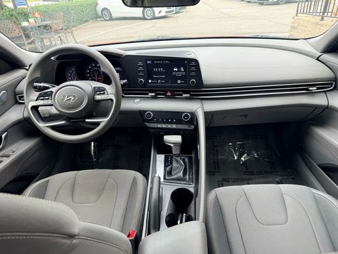 Used 2023 Hyundai Elantra SEL image 15