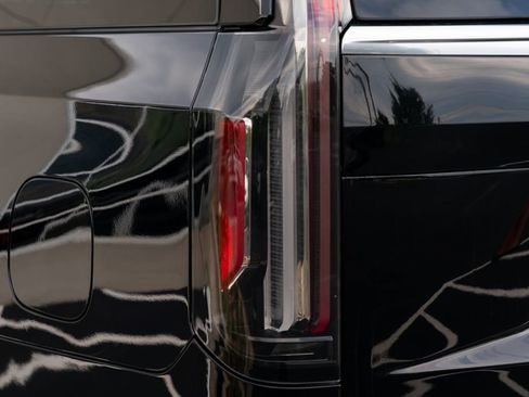 Used 2022 Cadillac Escalade ESV Premium Luxury AWD/4WD image 18