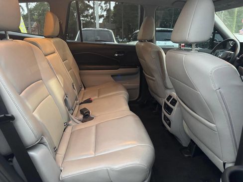 Used 2016 Honda Pilot Touring image 12