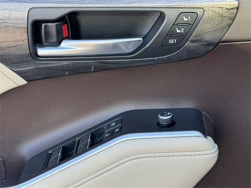 Certified 2020 Toyota Highlander Platinum image 25