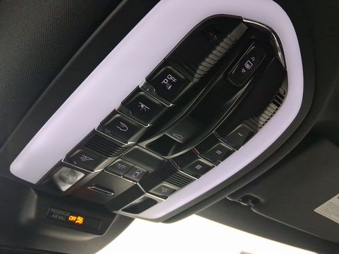 Used 2024 Porsche Macan image 27