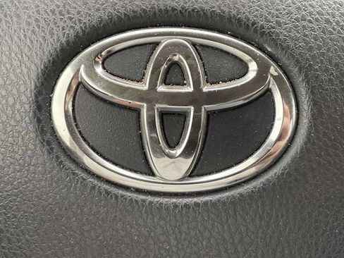 Used 2016 Toyota RAV4 LE FWD image 33