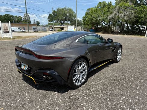 Used 2021 Aston Martin V8 Vantage Coupe image 6
