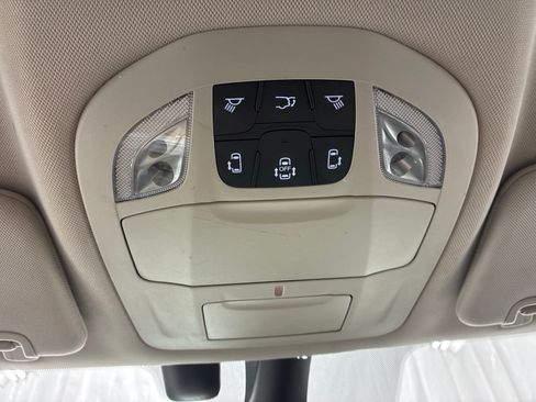 Used 2021 Chrysler Pacifica Touring-L FWD image 21