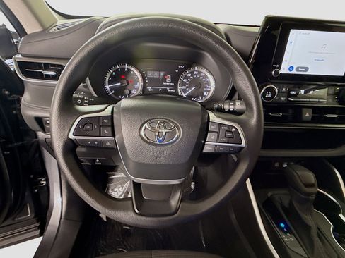 Used 2023 Toyota Highlander L FWD image 13