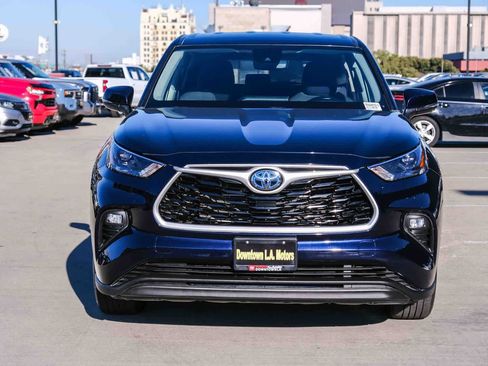 Used 2023 Toyota Highlander LE AWD/4WD image 2
