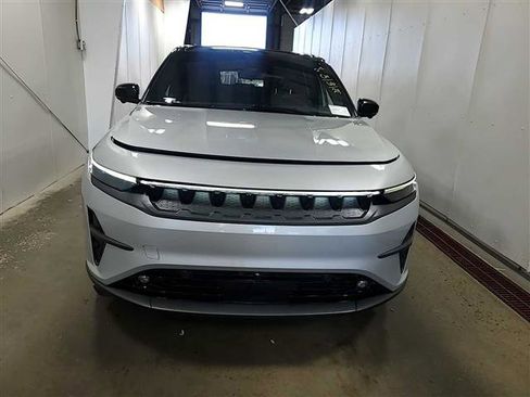 Used 2024 Jeep Wagoneer Launch Edition image 3