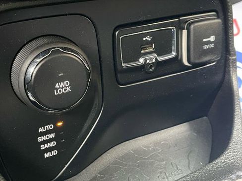 Used 2017 Jeep Renegade Sport w/ Power & Air Group AWD/4WD image 22