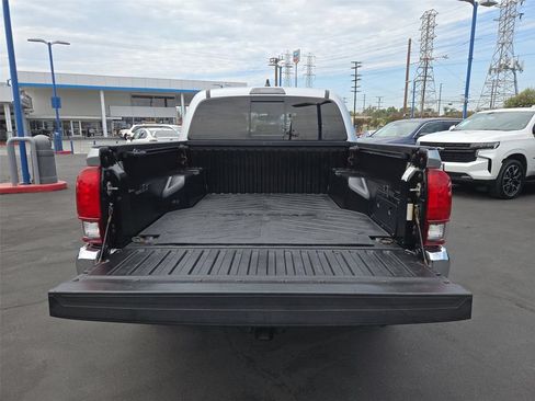 Used 2022 Toyota Tacoma SR5 RWD image 15