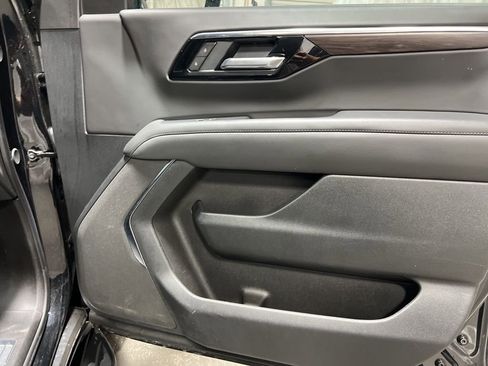 Used 2025 Chevrolet Tahoe LT image 11